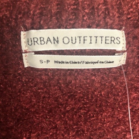 URBAN Outfitters V-neck Pullover Sweater Berry Burgandy Knit Soft Oversized SM - Picture 7 of 8